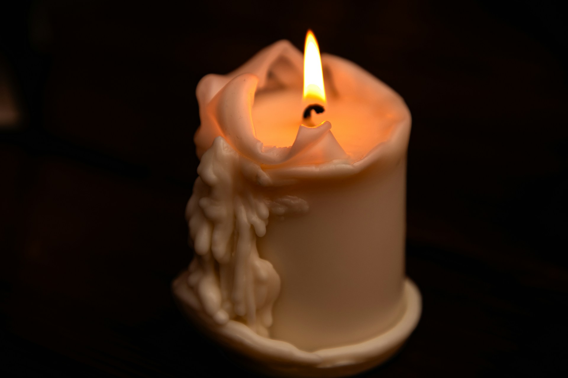 Making Your Own Natural Soy Candles With a Feminine Touch